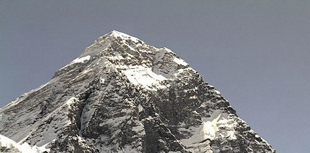En la cima del Everest ha sido instalada una cámara solar