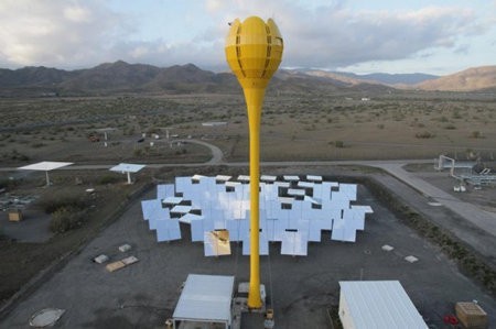 AROA instala su segunda torre solar Tulipán en España