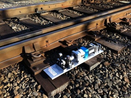 Generador de energía usa las vibraciones de las vías del tren