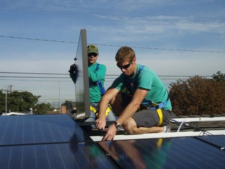 La industria de la energía solar en Estados Unidos cuenta con 120.000 empleados