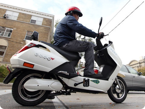 Toronto: las scooters eléctricas ahora pueden circular en las ciclovías