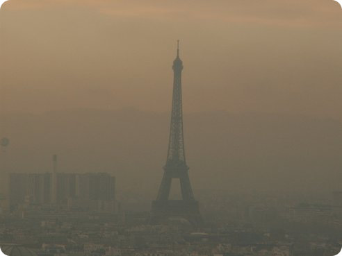 París prohíbe la circulación de la mitad de los vehículos