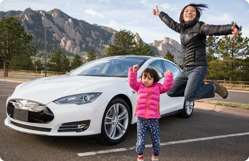 Shanghái ofrecerá matrículas gratuitas a los poseedores de un Tesla