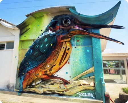 Artista convierte basura en geniales esculturas de animales